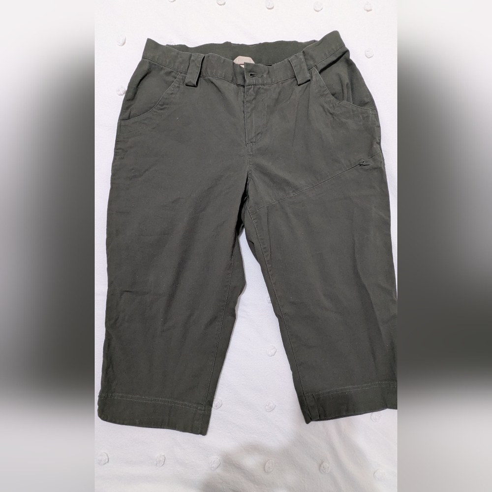 Duluth Trading Co Green Bermuda Shorts Relaxed Fit